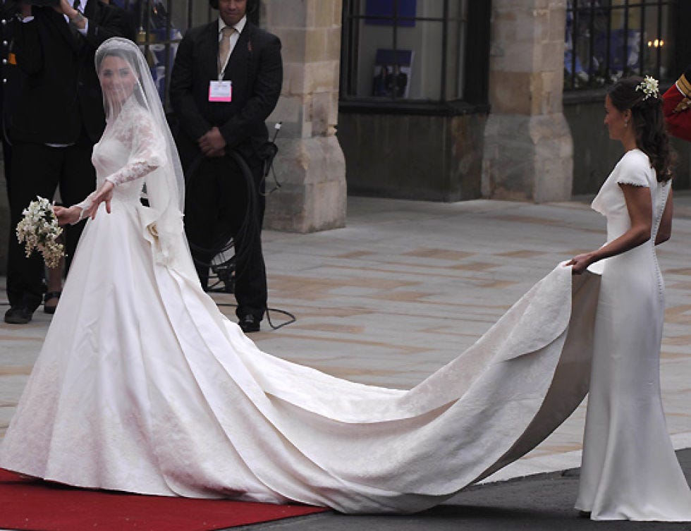 Clothing, Event, Sleeve, Trousers, Coat, Dress, Shoulder, Textile, Gown, Suit, 