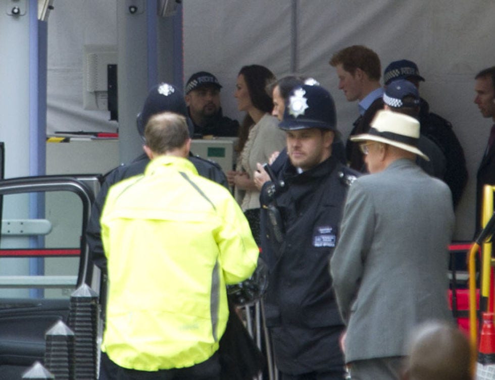Hat, Jacket, Service, High-visibility clothing, Sun hat, Fedora, Workwear, Costume hat, Public transport, Passenger, 