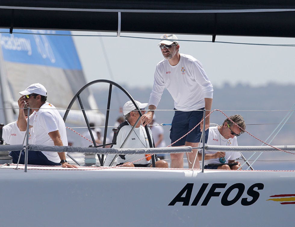 Eyewear, Watercraft, Hat, Boat, Sunglasses, Naval architecture, Cap, Goggles, Baseball cap, Ship, 