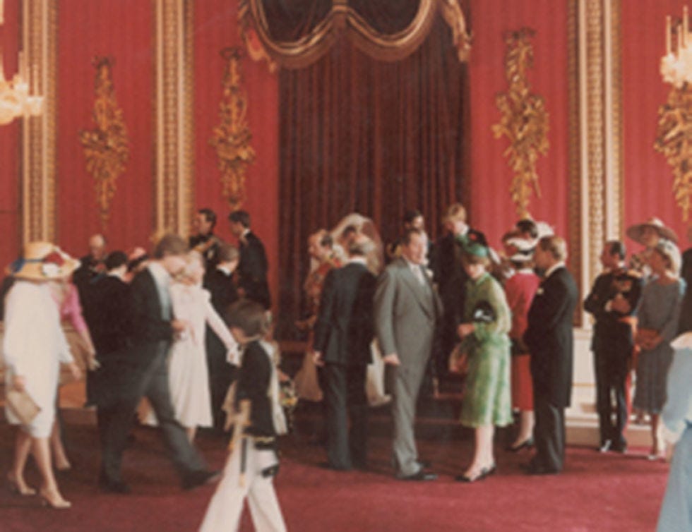 Flooring, Carpet, Formal wear, Red carpet, Curtain, Ceremony, Function hall, Hall, Sun hat, heater, 