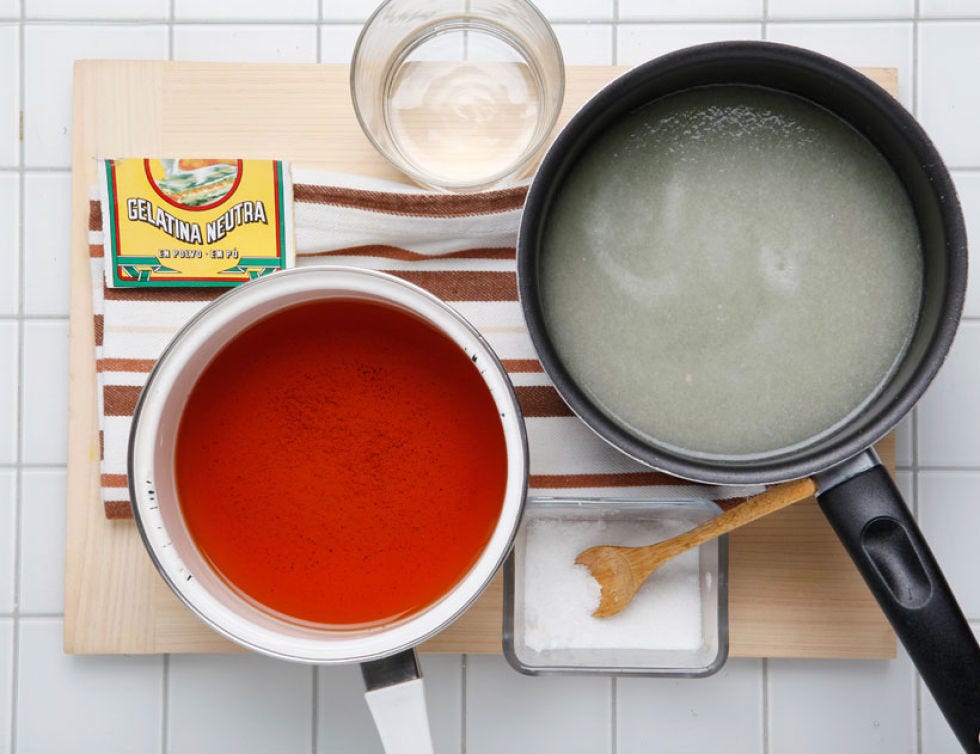 Orange, Cookware and bakeware, Frying pan, Circle, Serveware, Paint, Sauté pan, Saucepan, Kitchen utensil, Chemical compound, 