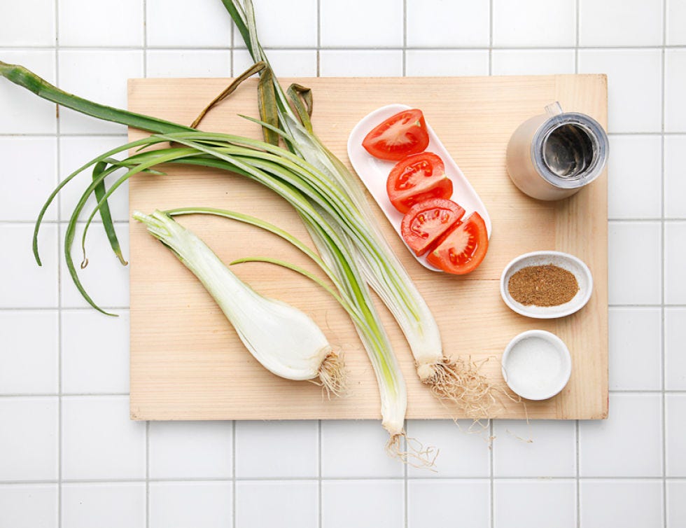 Ingredient, Food, Produce, Vegetable, Natural foods, Flowering plant, Whole food, Onion, Vegan nutrition, Bowl, 