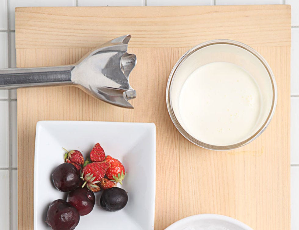 Serveware, Wood, Dishware, Food, Fruit, Tableware, Produce, Natural foods, Kitchen utensil, Plate, 