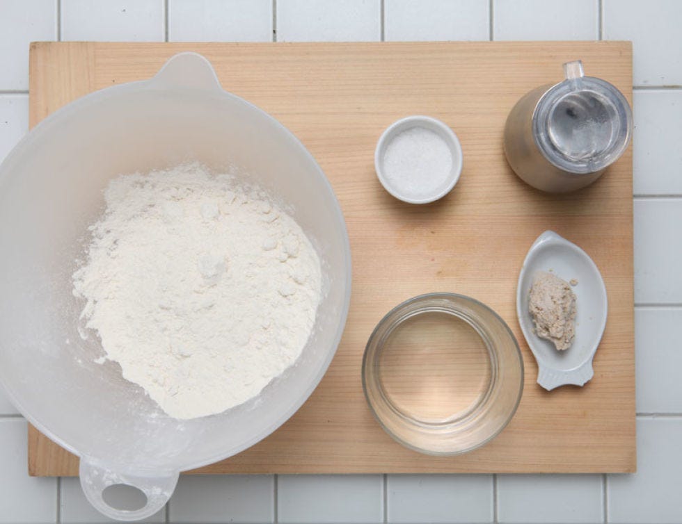 Dishware, Flour, Ingredient, Powder, Chemical compound, Kitchen utensil, Serveware, All-purpose flour, Circle, Corn starch, 