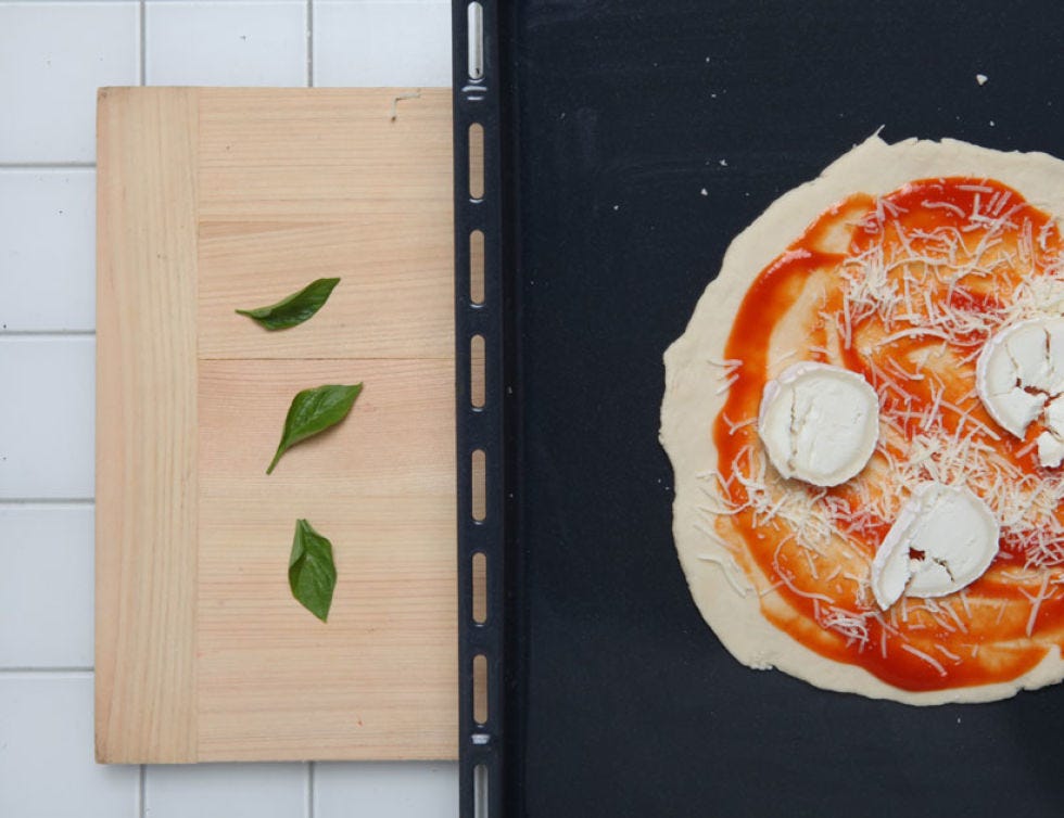 Wood, Ingredient, Wood stain, Hardwood, Recipe, Cookware and bakeware, Plywood, Dish, Fast food, Pizza, 