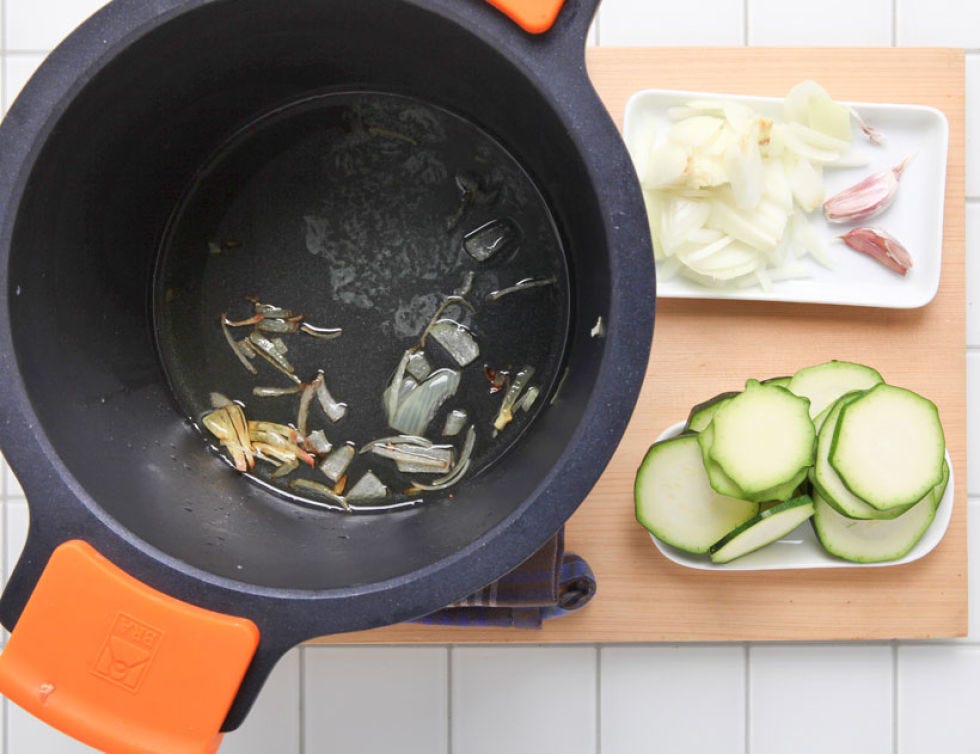 Food, Produce, Dishware, Vegetable, Cookware and bakeware, Plate, Frying pan, Recipe, Cuisine, Cucumber, 