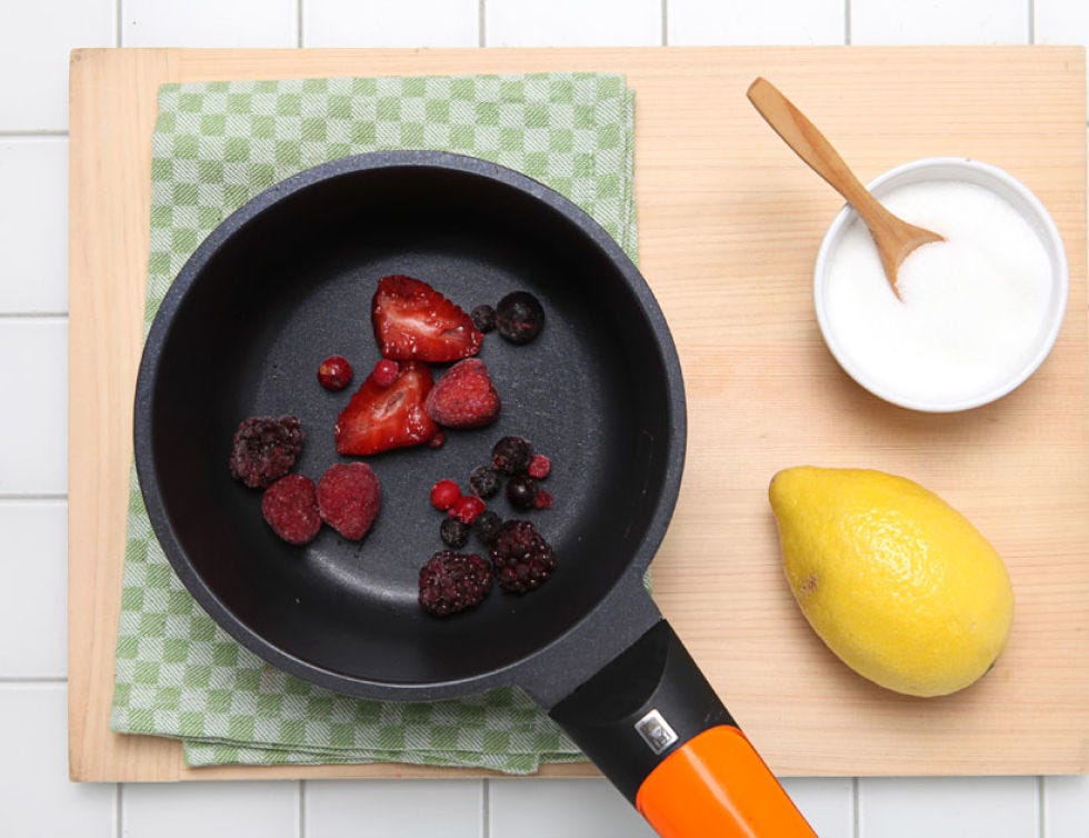 Food, Ingredient, Tableware, Serveware, Dishware, Produce, Kitchen utensil, Carmine, Fruit, Bowl, 