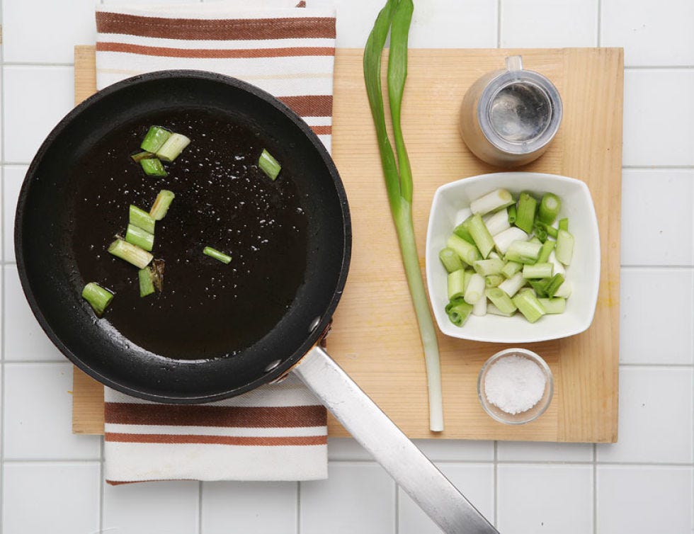 Green, Dishware, Ingredient, Kitchen utensil, Produce, Cookware and bakeware, Frying pan, Vegetable, Plate, Bowl, 