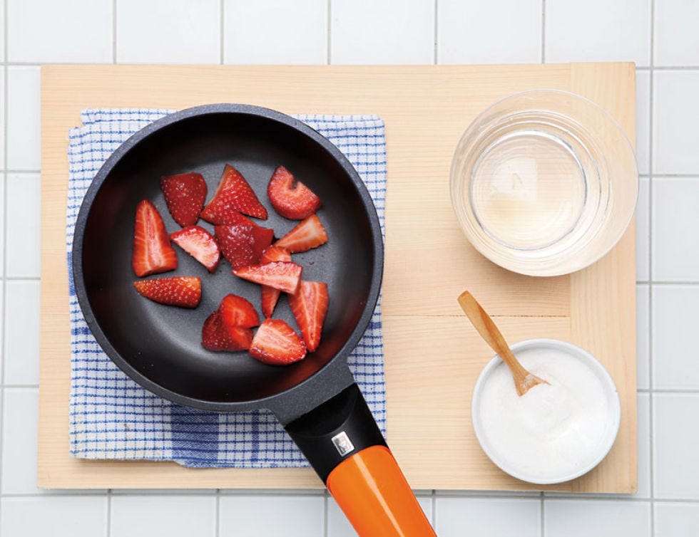 Ingredient, Food, Tableware, Dishware, Kitchen utensil, Carmine, Strawberries, Strawberry, Fruit, Produce, 