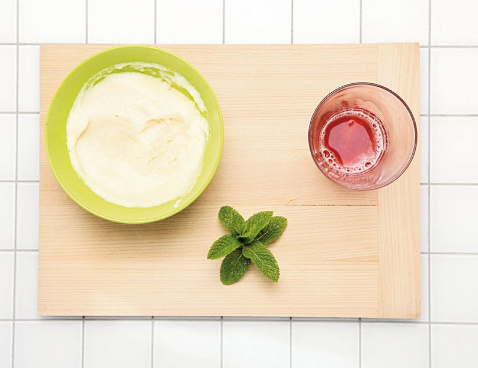 Serveware, Dishware, Green, Food, Ingredient, Tableware, Fruit, Plate, Kitchen utensil, Meal, 