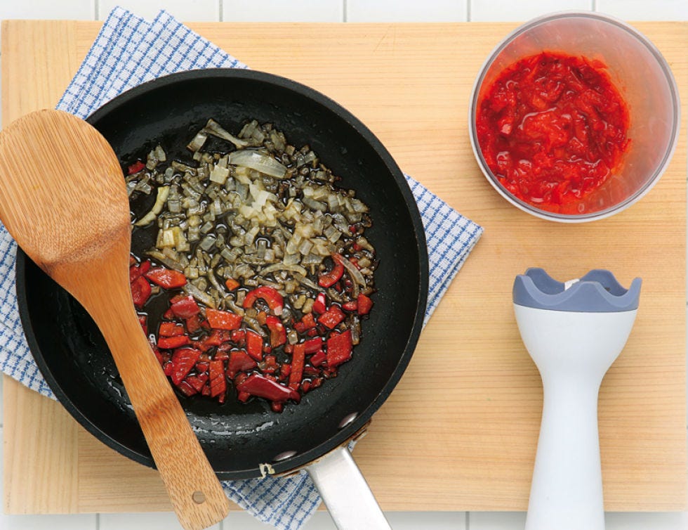 food, cuisine, ingredient, cookware and bakeware, bowl, tableware, recipe, condiment, sauces, frying pan,