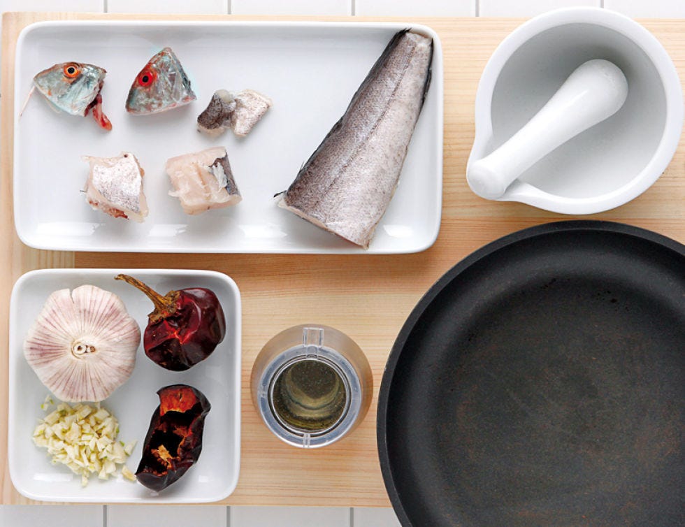 Cookware and bakeware, Natural material, Animal product, Frying pan, Kitchen utensil, Sauté pan, Marine invertebrates, Recipe, Artificial flower, Shell, 