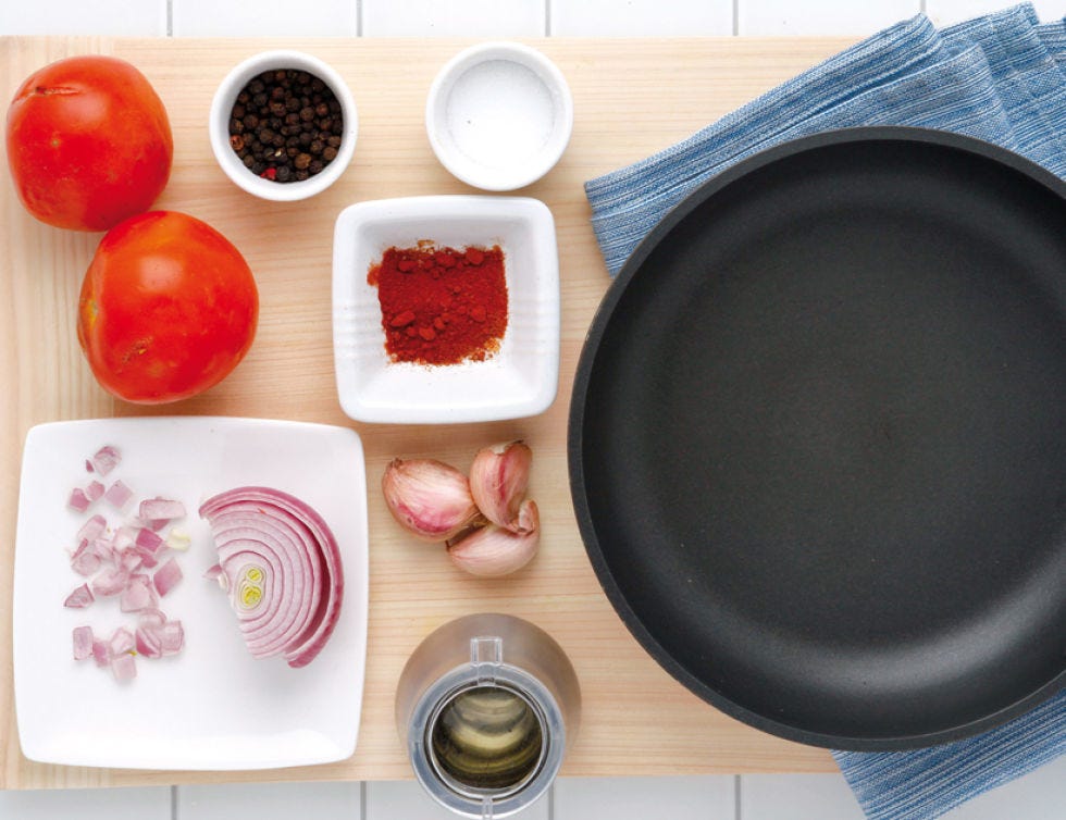 Dishware, Ingredient, Serveware, Carmine, Tomato, Plum tomato, Bowl, Loudspeaker, Bush tomato, Peach, 