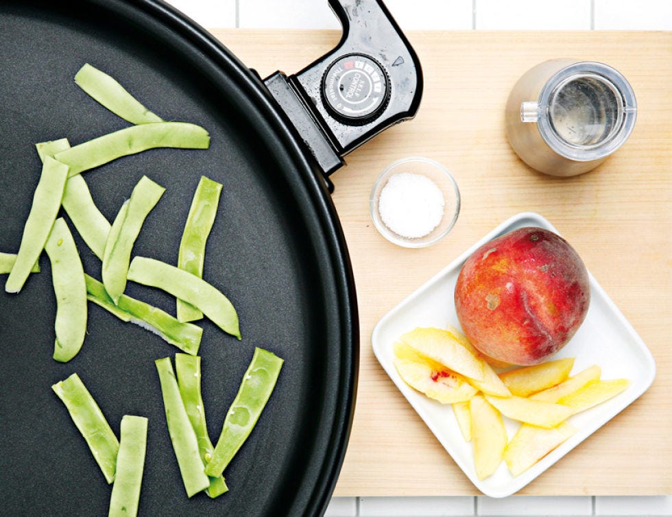 Food, Fruit, Dishware, Frying pan, Serveware, Plate, Cookware and bakeware, Peach, Kitchen utensil, Produce, 