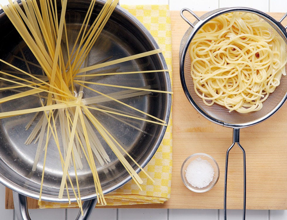 Bicycle wheel rim, Cuisine, Rim, Spoke, Food, Noodle, Spaghetti, Al dente, Pasta, Ingredient, 