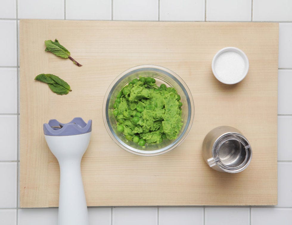 Green, Leaf, Leaf vegetable, Dishware, Ingredient, Kitchen utensil, Vegetable, Produce, Serveware, Ceramic, 