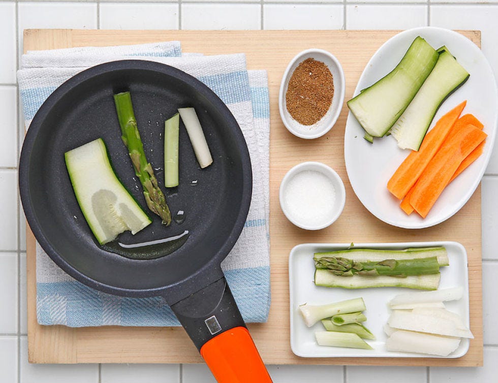 Food, Ingredient, Dishware, Vegetable, Carrot, Produce, Tableware, Root vegetable, Condiment, Vegan nutrition, 