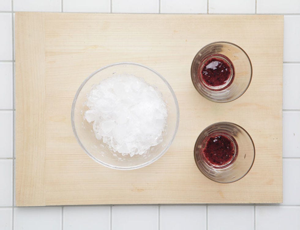 Maroon, Circle, Bowl, Chemical compound, Fruit syrup, Wine cocktail, Grape juice, Slatko, 
