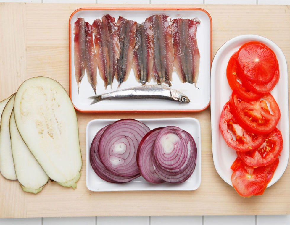 Food, Vegetable, Purple, Red onion, Animal product, Tomato, Onion, Dishware, Ingredient, Cutting board, 