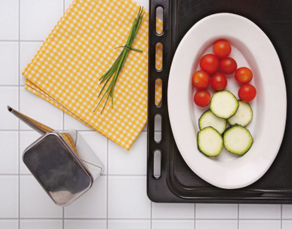 Dishware, Food, Tableware, Vegetable, Produce, Fruit, Plum tomato, Meal, Rectangle, Tomato, 