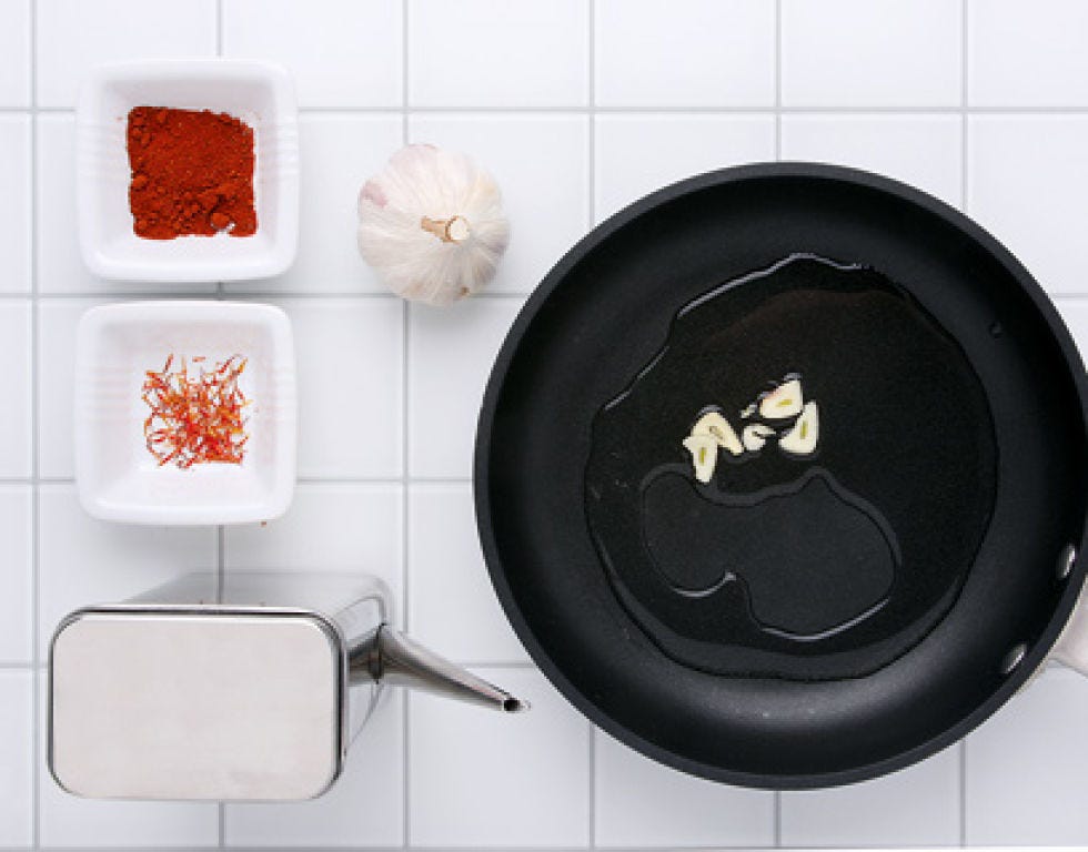 Cookware and bakeware, Frying pan, Carmine, Ingredient, Cooking, Kitchen appliance accessory, Coquelicot, Cooktop, Stove, Sauté pan, 