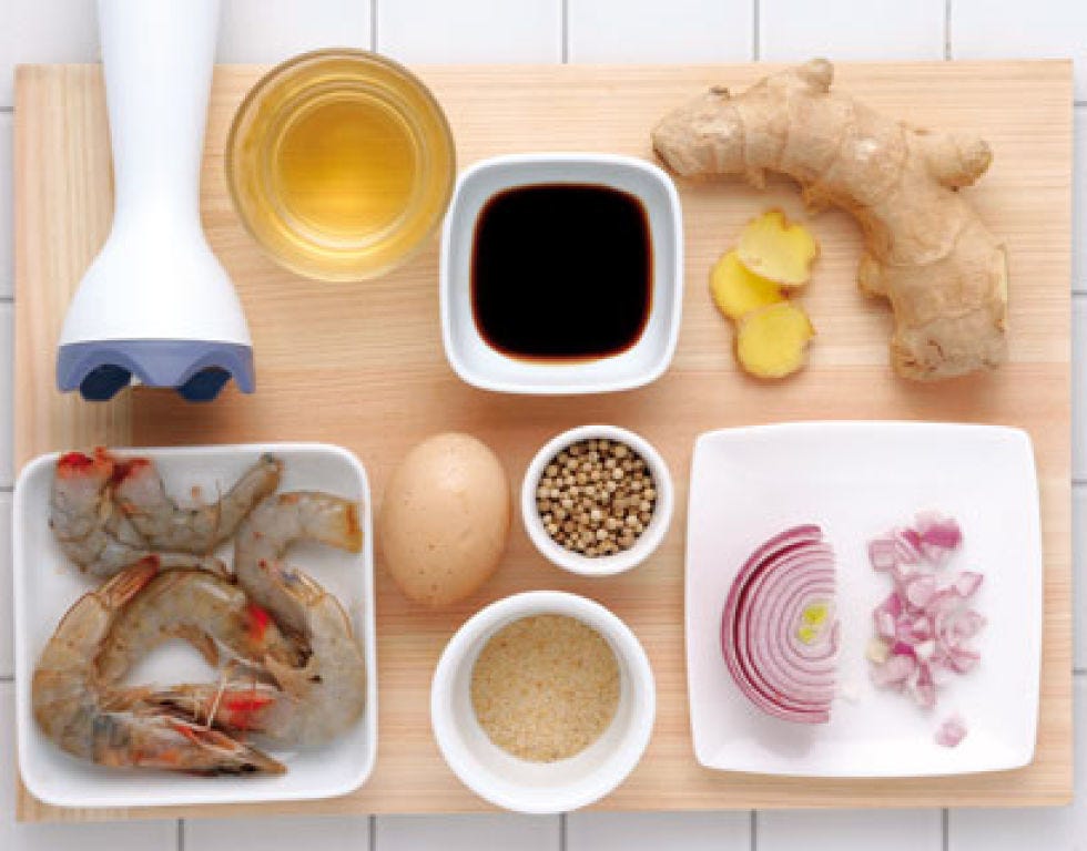 Ingredient, Animal feed, Seafood, Dishware, Ginger, Fish, Kitchen utensil, Fish, Plastic, Household supply, 