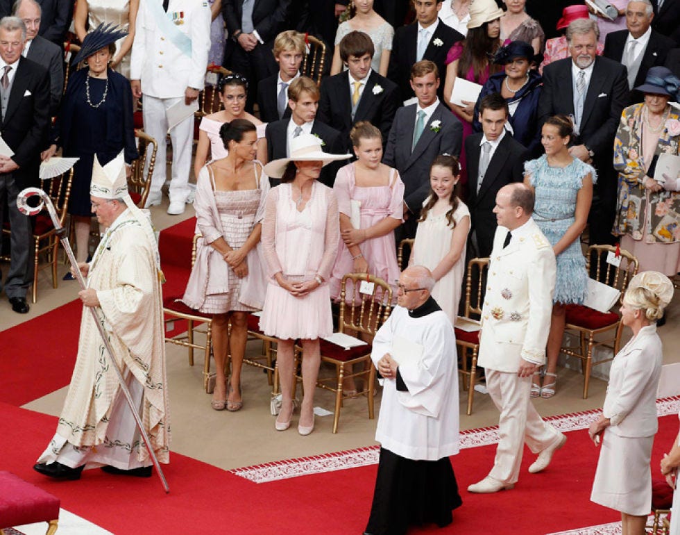 Event, Flooring, Dress, Carpet, Suit, Coat, Formal wear, Ceremony, Ritual, Tradition, 