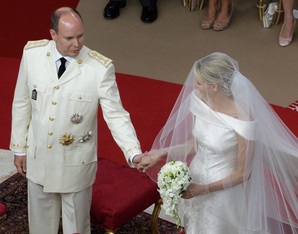 Clothing, Bridal veil, Bridal clothing, Trousers, Veil, Coat, Dress, Joint, Outerwear, Suit, 