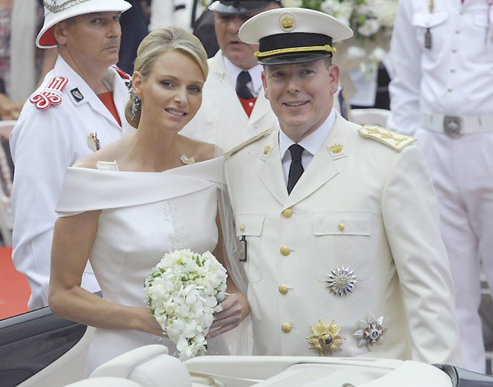 Cap, White, Facial expression, Uniform, Bouquet, Naval officer, Interaction, Hat, Headgear, Tradition, 