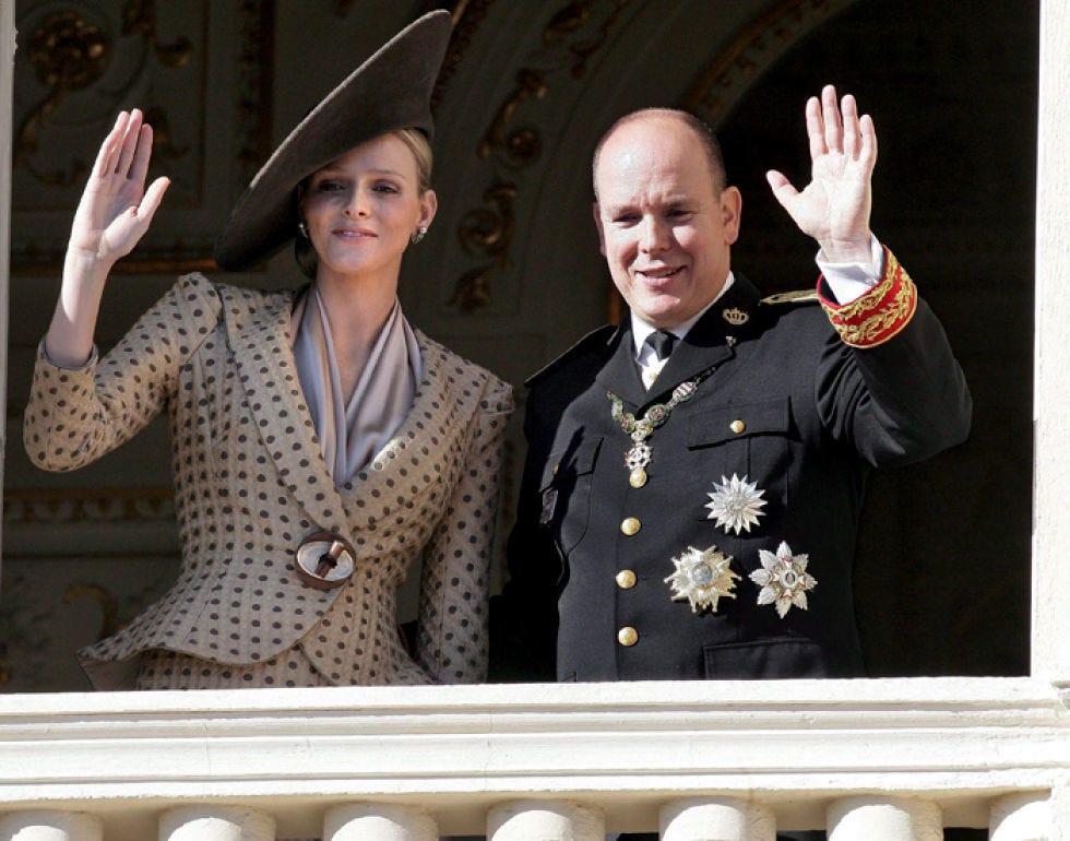 Dress shirt, Collar, Happy, Facial expression, Formal wear, Gesture, Blazer, Tradition, Costume accessory, Official, 