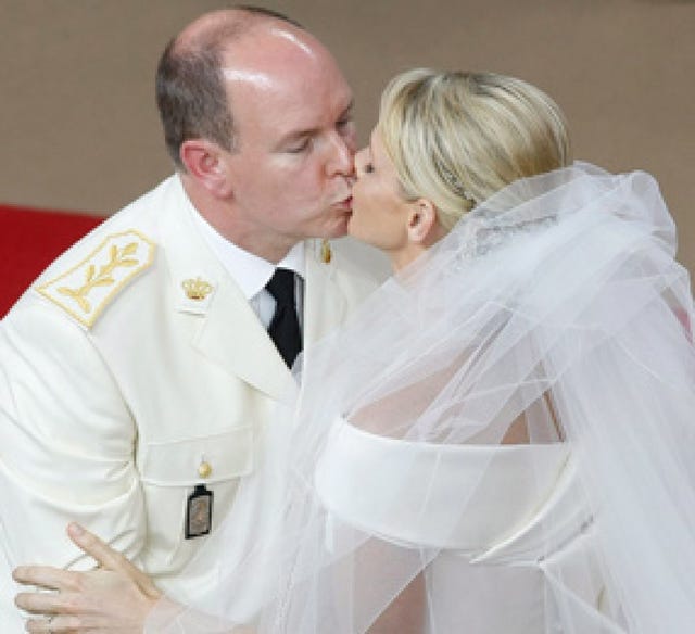 Clothing, Face, Head, Ear, Bridal veil, Forehead, Veil, Collar, Bridal clothing, Formal wear, 