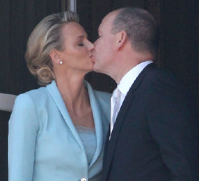 Head, Ear, Cheek, Coat, Forehead, Outerwear, Suit, Formal wear, Kiss, Interaction, 