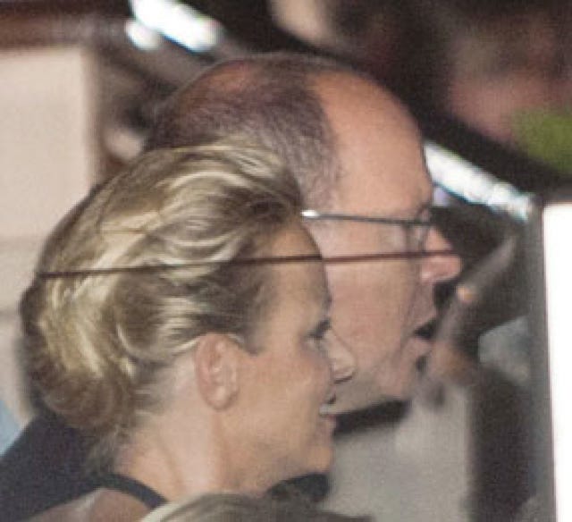 Head, Ear, Hairstyle, Chin, Forehead, Eyebrow, Jaw, Interaction, Ponytail, Hearing, 