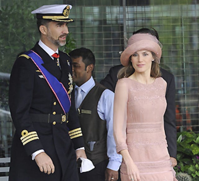 Nose, Collar, Dress shirt, Cap, Uniform, Formal wear, Dress, Headgear, Military person, Non-commissioned officer, 