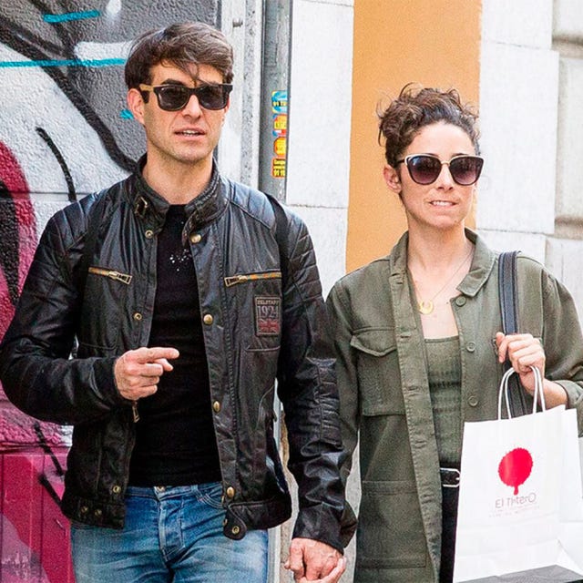 Clothing, Eyewear, Glasses, Vision care, Jacket, Sunglasses, Trousers, Denim, Coat, Textile, Clothing, Eyewear, Glasses, Vision care, Jacket, Sunglasses, Trousers, Denim, Coat, Textile,