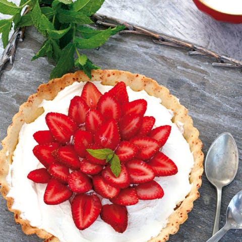 Food, Sweetness, Dishware, Leaf, Ingredient, Kitchen utensil, Serveware, Fruit, Dessert, Cutlery,