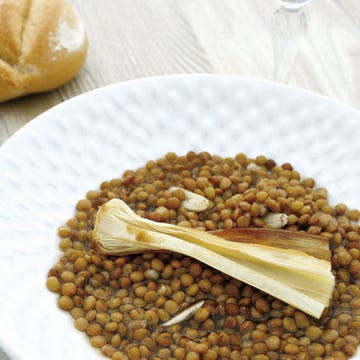Food, Ingredient, Dishware, Serveware, Legume, Baked goods, Plate, Bread, Dish, Produce, 