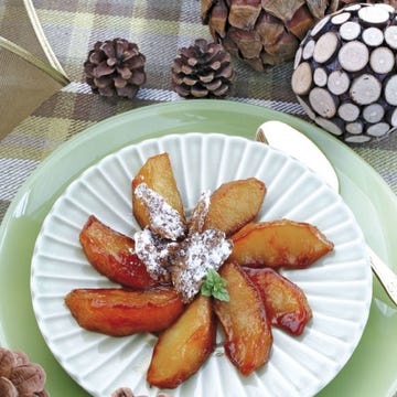 Food, Dishware, Ingredient, Plate, Sweetness, Tableware, Serveware, Natural material, Recipe, Cuisine, 