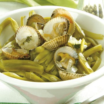 Food, Ingredient, Cuisine, Recipe, Dishware, Staple food, Serveware, Produce, Dish, Bowl, 