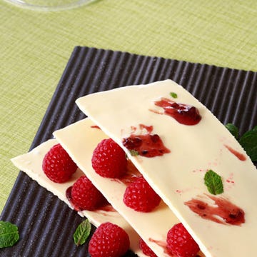 Food, Sweetness, Fruit, Ingredient, Produce, Dishware, Natural foods, Frutti di bosco, Strawberry, Strawberries, 