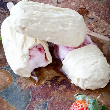 Food, Ingredient, Strawberry, Strawberries, Fruit, Dairy, Natural foods, Cream cheese, Produce, Sweetness, 