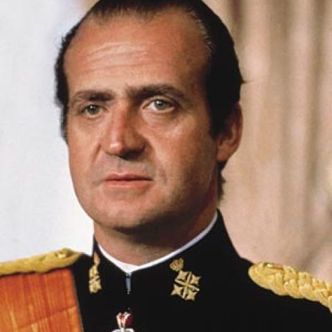 Head, Cheek, Collar, Chin, Forehead, Eyebrow, Formal wear, Uniform, Temple, Portrait,