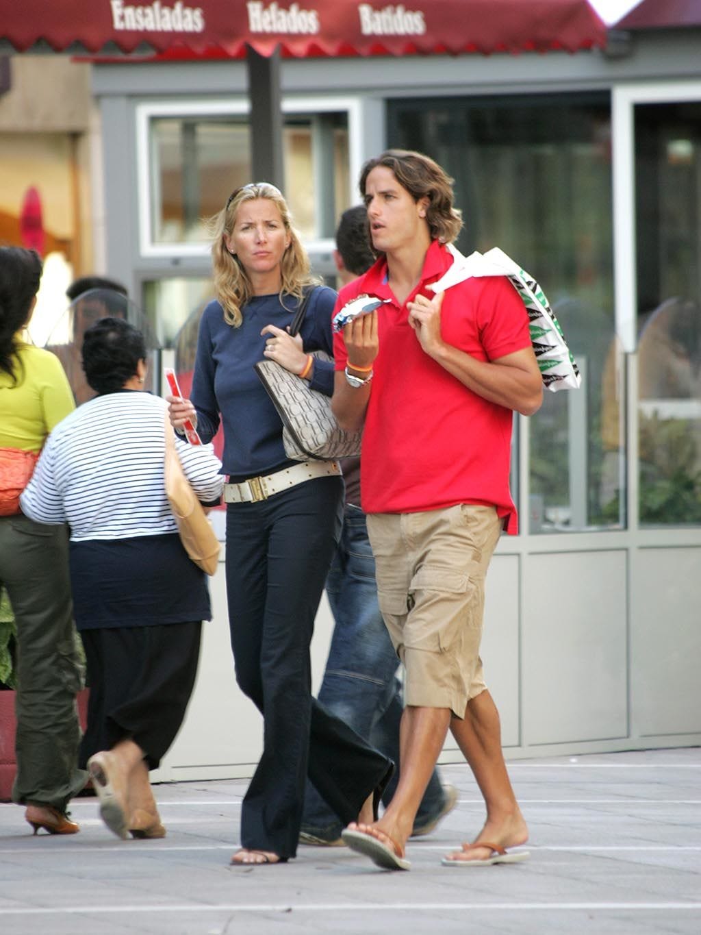 Footwear, Leg, Trousers, Human body, Shirt, Human leg, Outerwear, Bag, T-shirt, Luggage and bags, 