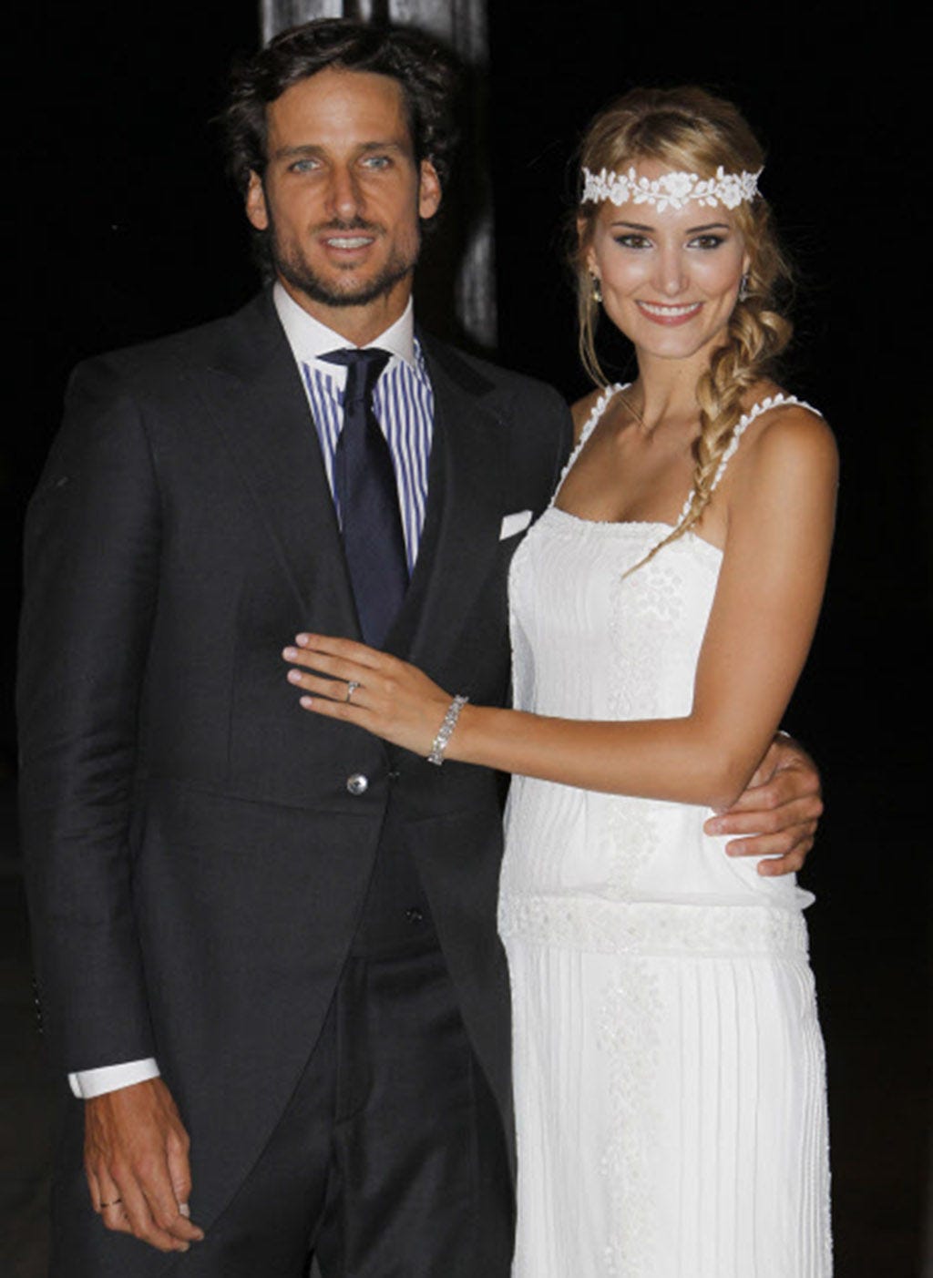 Clothing, Coat, Smile, Trousers, Shirt, Collar, Suit trousers, Outerwear, Formal wear, Suit, 
