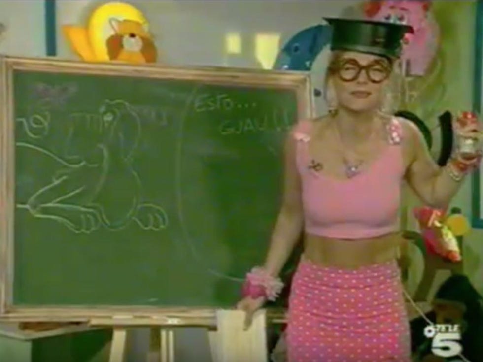 Green, Yellow, Blackboard, Abdomen, Trunk, Waist, Education, Snapshot, Chalk, Chest, 