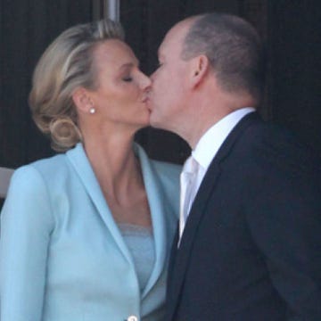 Head, Ear, Cheek, Coat, Forehead, Outerwear, Suit, Formal wear, Kiss, Interaction, 