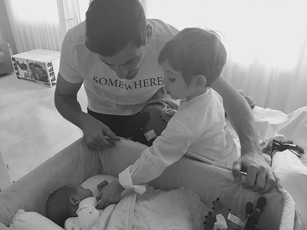 Human body, Comfort, Baby, Birth, Medical procedure, Baby Products, Health care, Pediatrics, Playing with kids, Patient, 