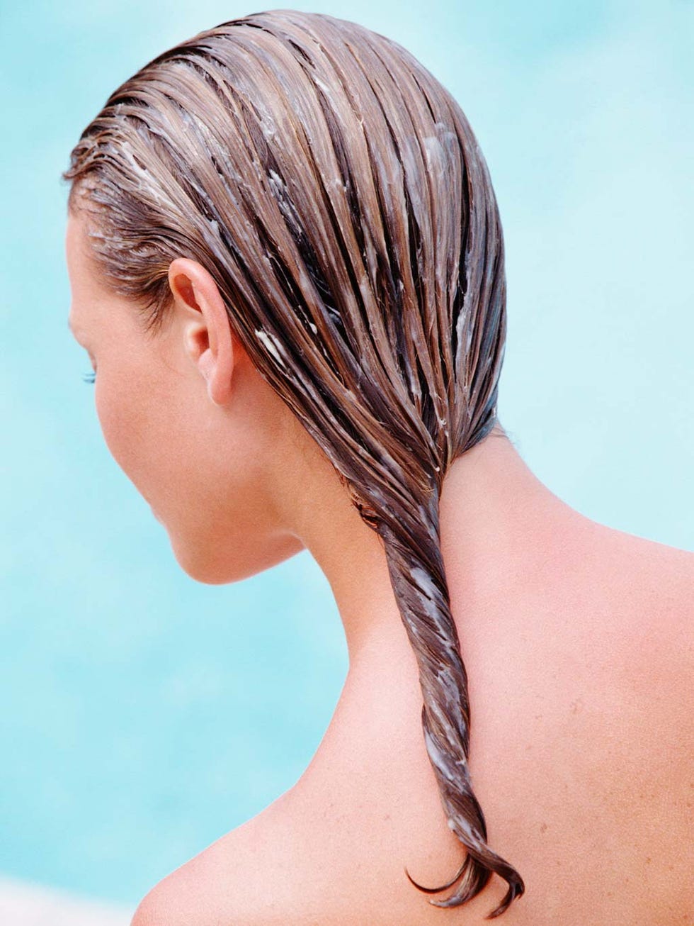 Hairstyle, Skin, Forehead, Shoulder, Joint, Style, Beauty, Neck, Hair accessory, Brown hair, 