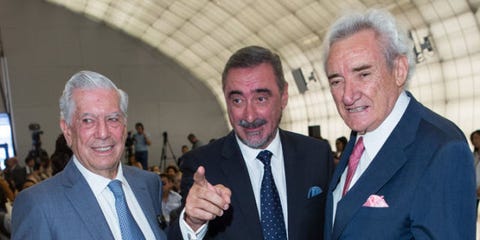 Famosos que han perdido mucha estatura y que no - Página 4 Landscape-1468491962-llosa