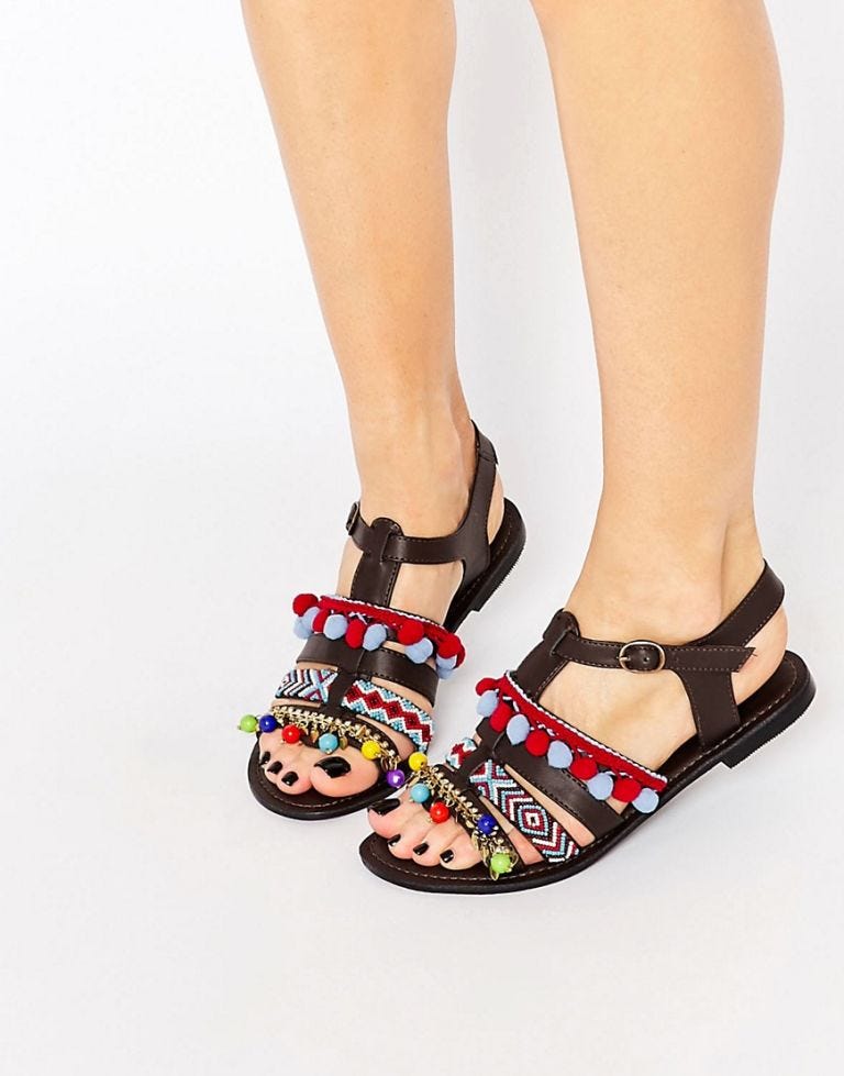 Human leg, Joint, Style, Fashion, Toe, Foot, Calf, Ankle, Nail, Sandal, 